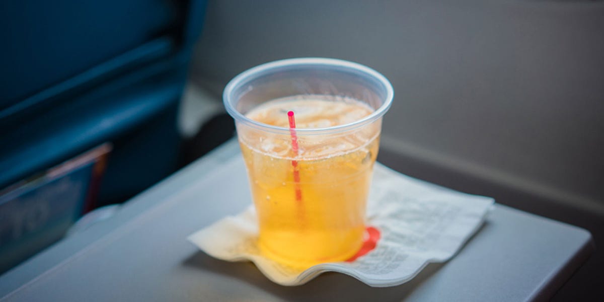 Why Ginger Ale Is The Best Fizzy Drink To Order On A Plane