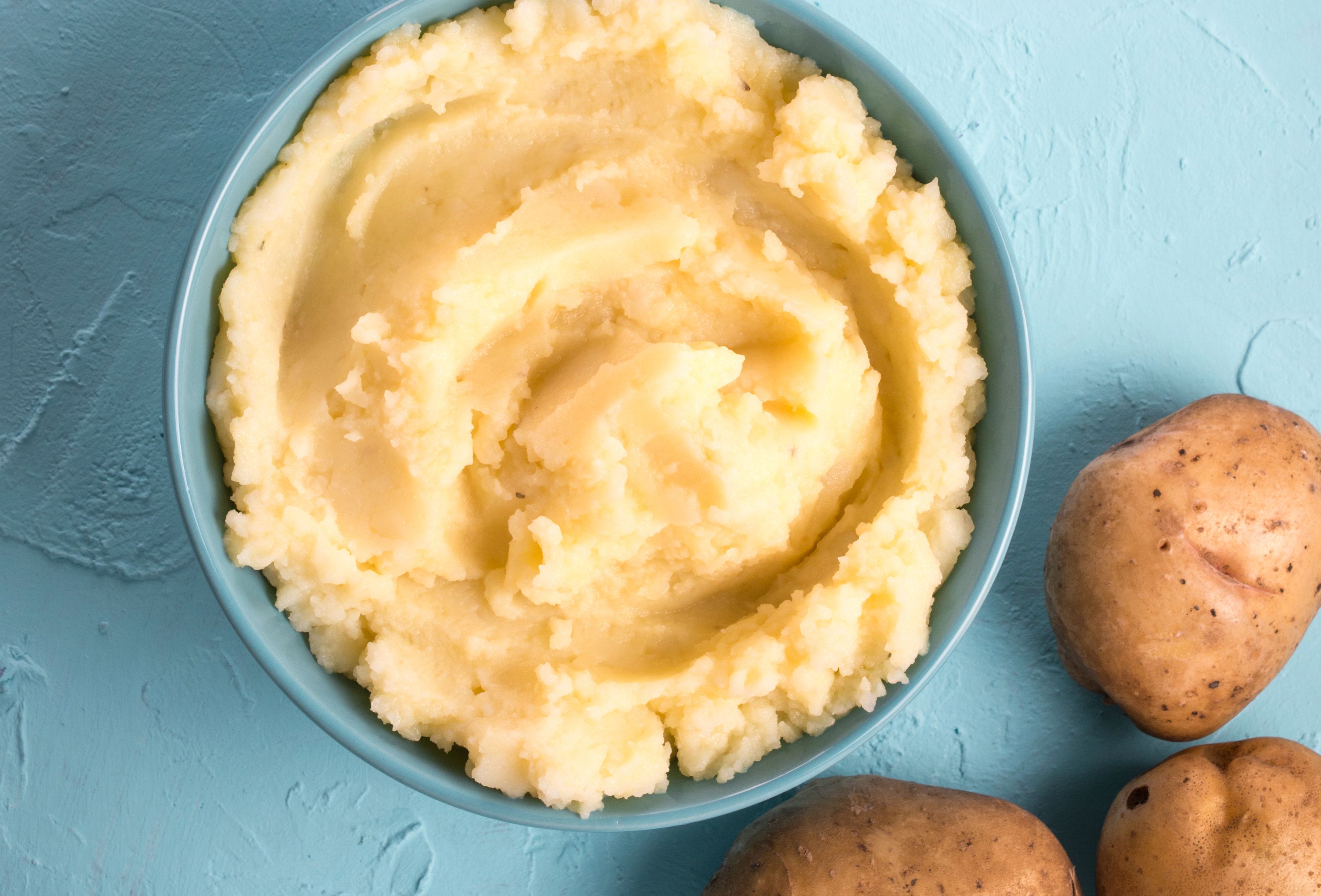 https://hips.hearstapps.com/hmg-prod/images/best-ever-mashed-potato-recipe-no-masher-delish-uk-poppycooks-tiktok-1618829551.jpg