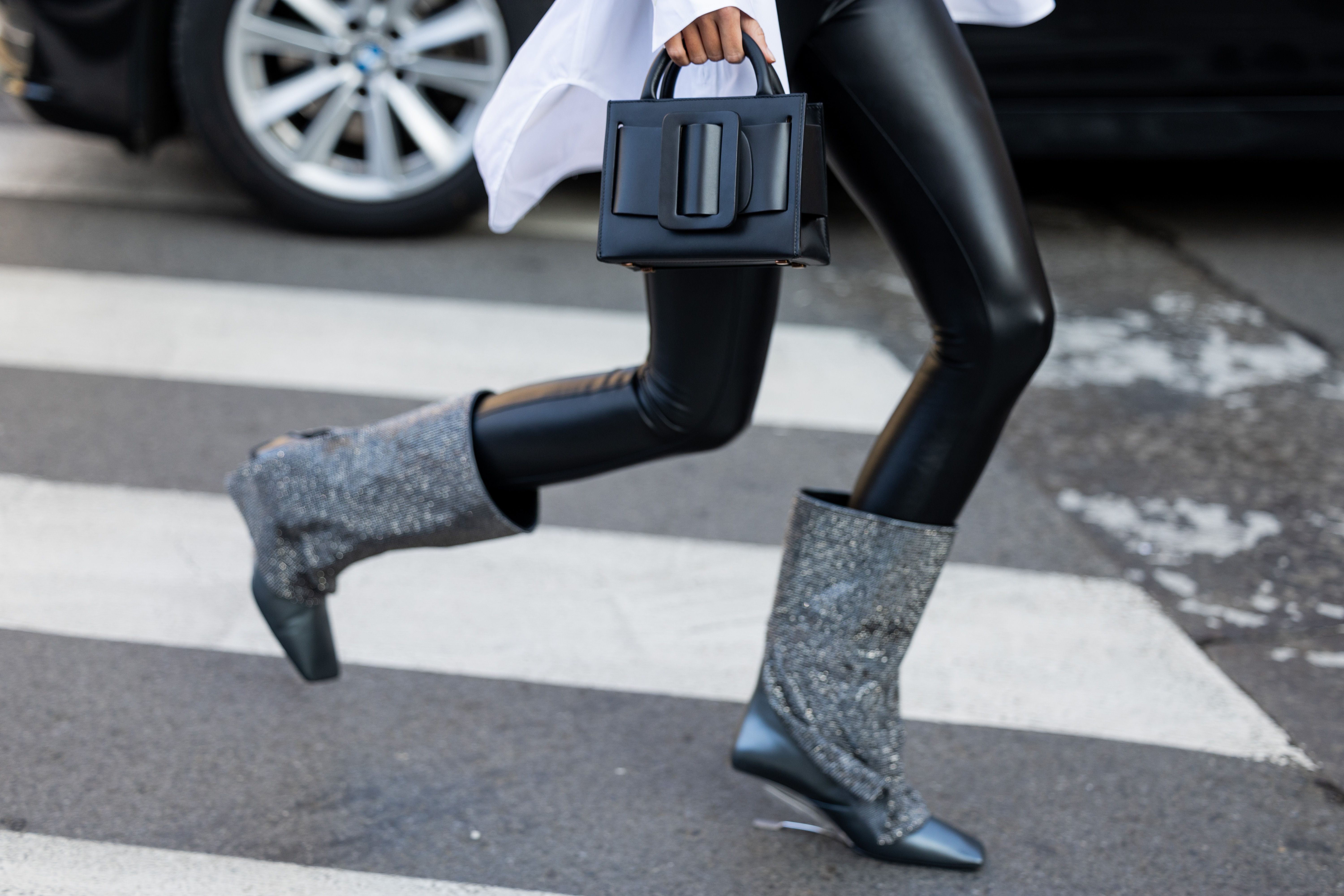 6 Ways To Wear Faux Leather Leggings - Classy Yet Trendy