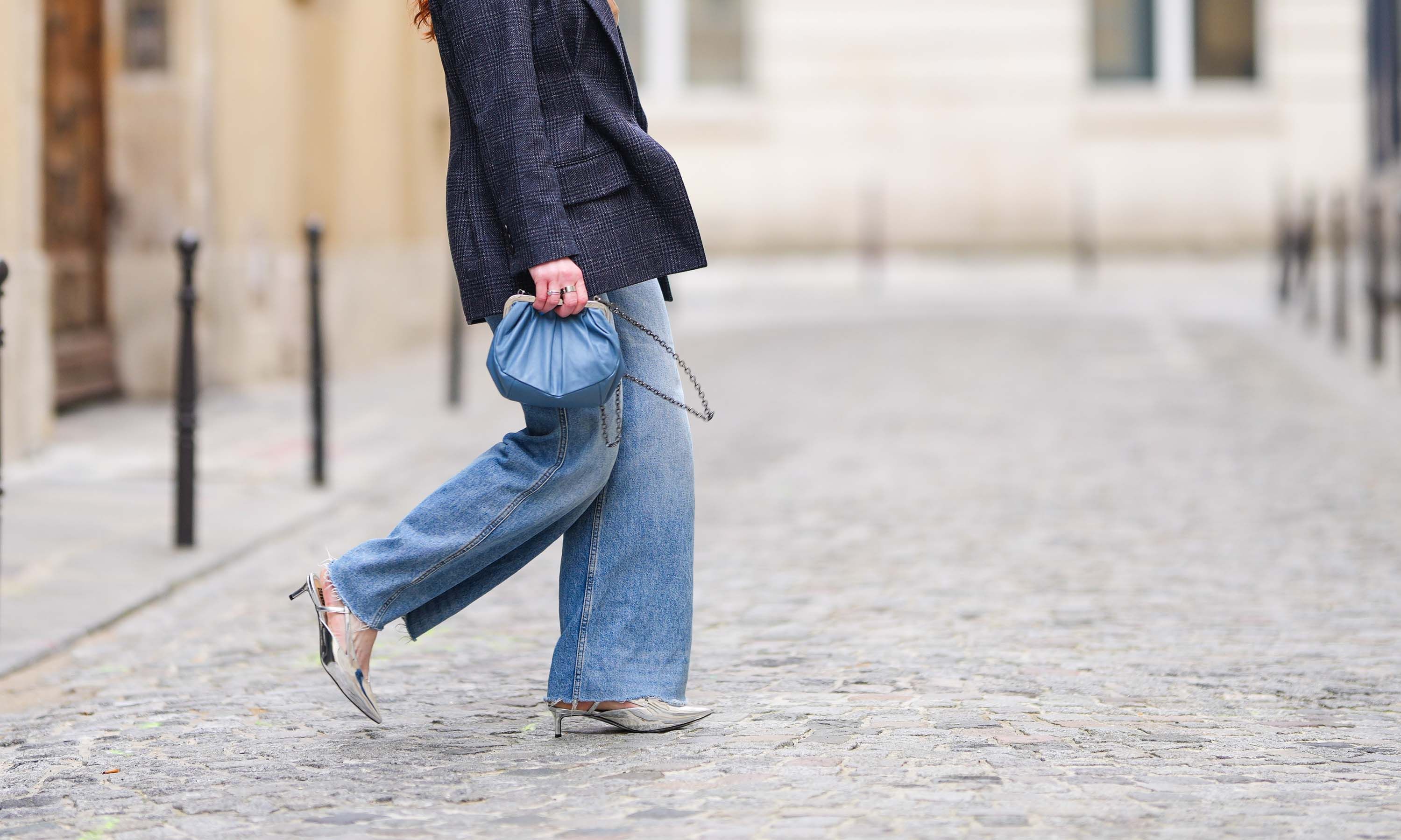 Stylish Mid-Raise Flared Jeans For Women Fashion