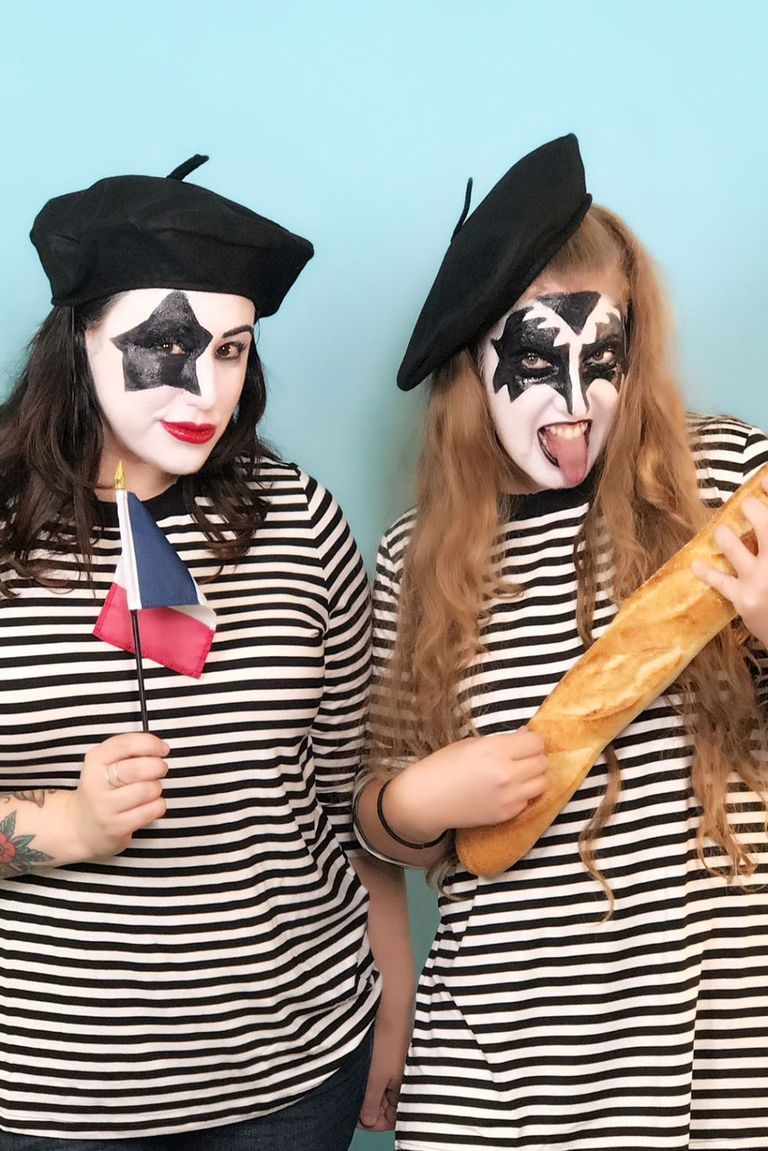 punny halloween costumes french kiss