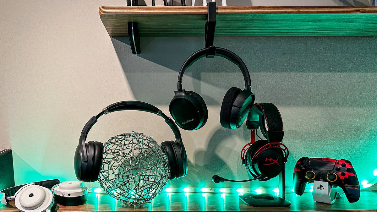 Razer's Barracuda X wireless headset plays nicely with many platforms - The  Verge