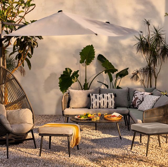Stylish Garden Lounge Set: Modern & Weather-Resistant