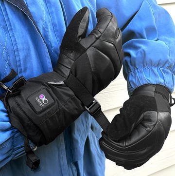 adjusting buckle on black heated gloves