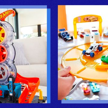 city super twist tire shop playset, and hot wheels track set with 4 toy cars, over 3 feet tall garage with motorized gorilla, storage for 140 cars, super ultimate garage ​​​​