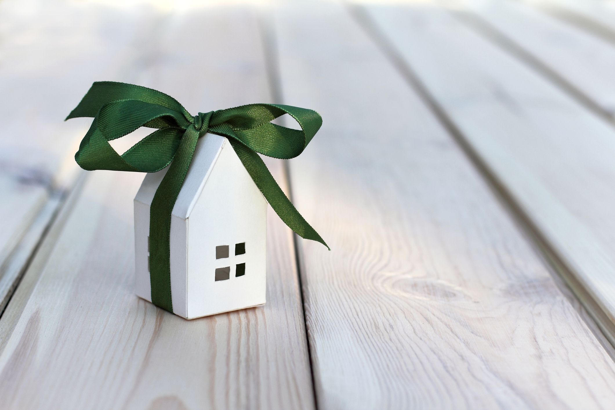 Housewarming Gift Ideas for the New Homeowners in Your Life