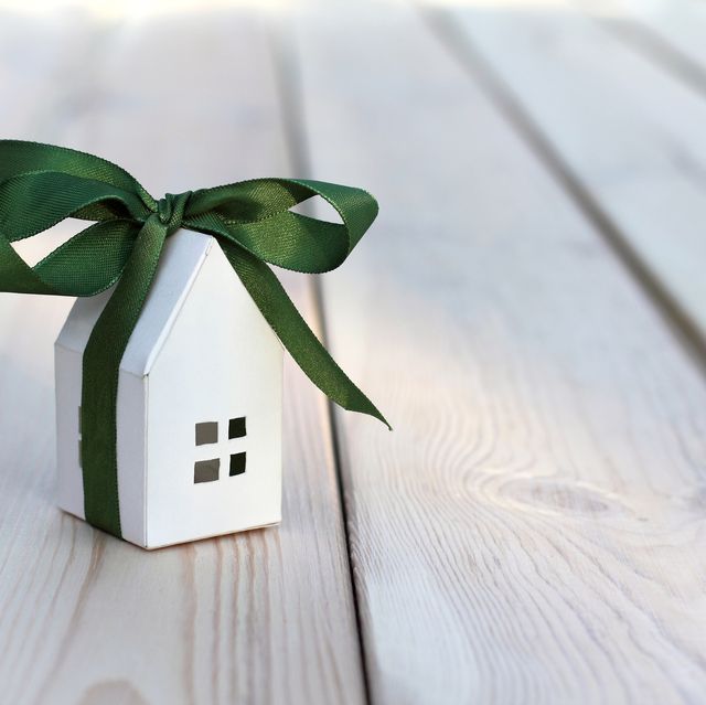 Housewarming Gifts - Top 13 Fun New Home Gift Ideas
