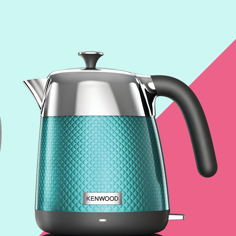 This 50s-style kettle brings warmth to your kitchen