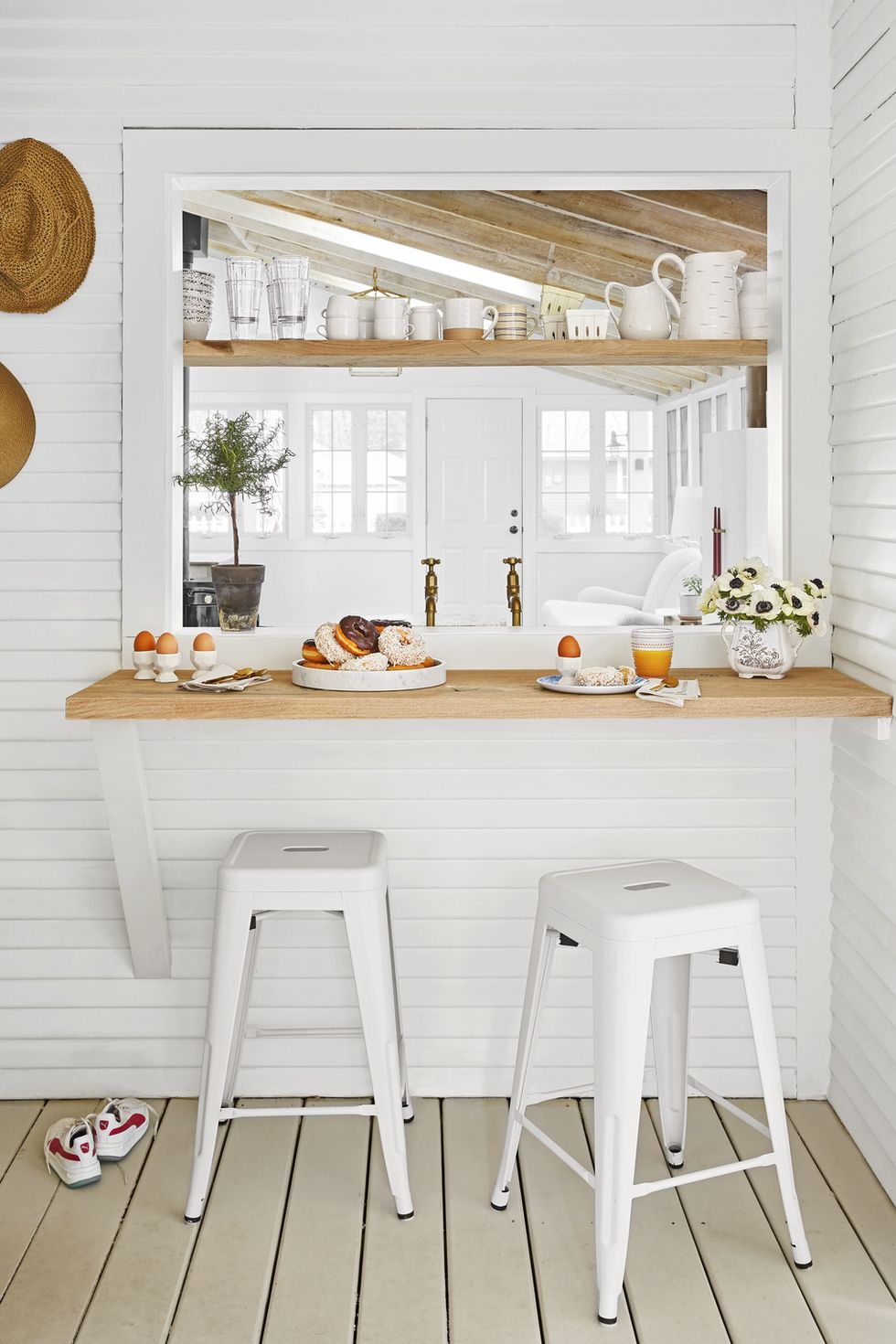 kitchen reinvention designer kate marker’s “leo cottage” in union pier, michigan