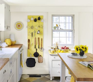 https://hips.hearstapps.com/hmg-prod/images/best-kitchen-decor-ideas-yellow-peg-board-1610590637.jpg?crop=0.786xw:0.920xh;0.0204xw,0.00682xh&resize=980:*