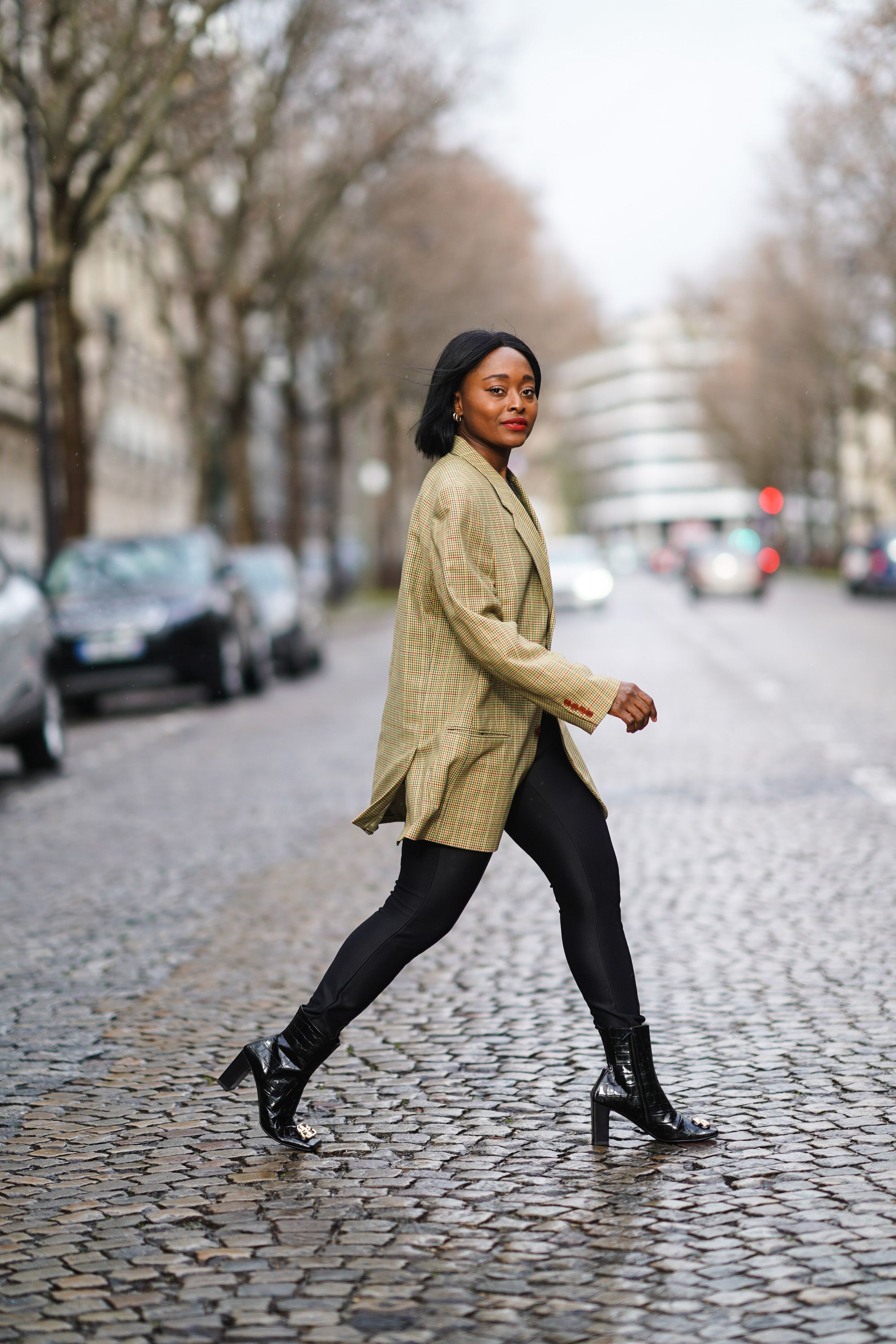 How to Wear Ankle Boots with Leggings (Plus, the 2 Pairings You Should Skip)