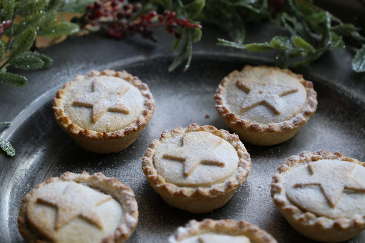 Mince Pies with Clementine & Brandy. Tasty English pastries for