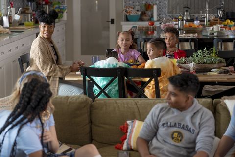 gabrielle union feeds breakfast to her kids in cheaper by the dozen, a good housekeeping pick for best kids movies 2022