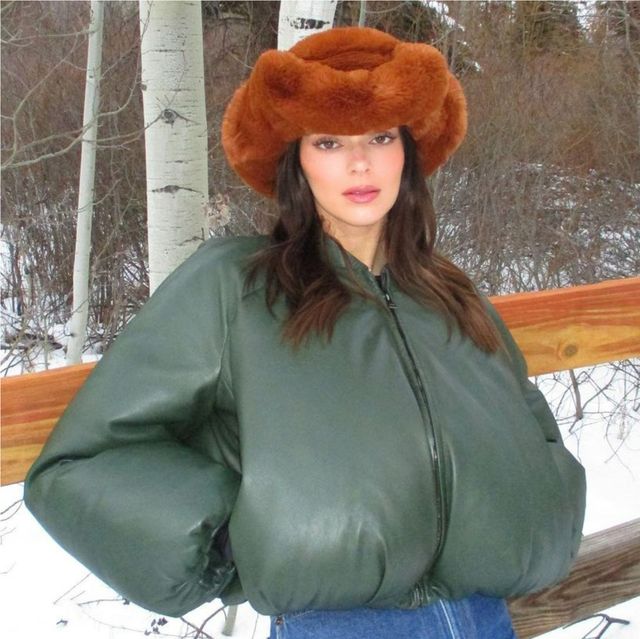 完備時髦冬季穿搭的「蓬鬆羽絨外套推薦」！20款圈粉jennie、kendall jenner的保暖羽絨外套精選
