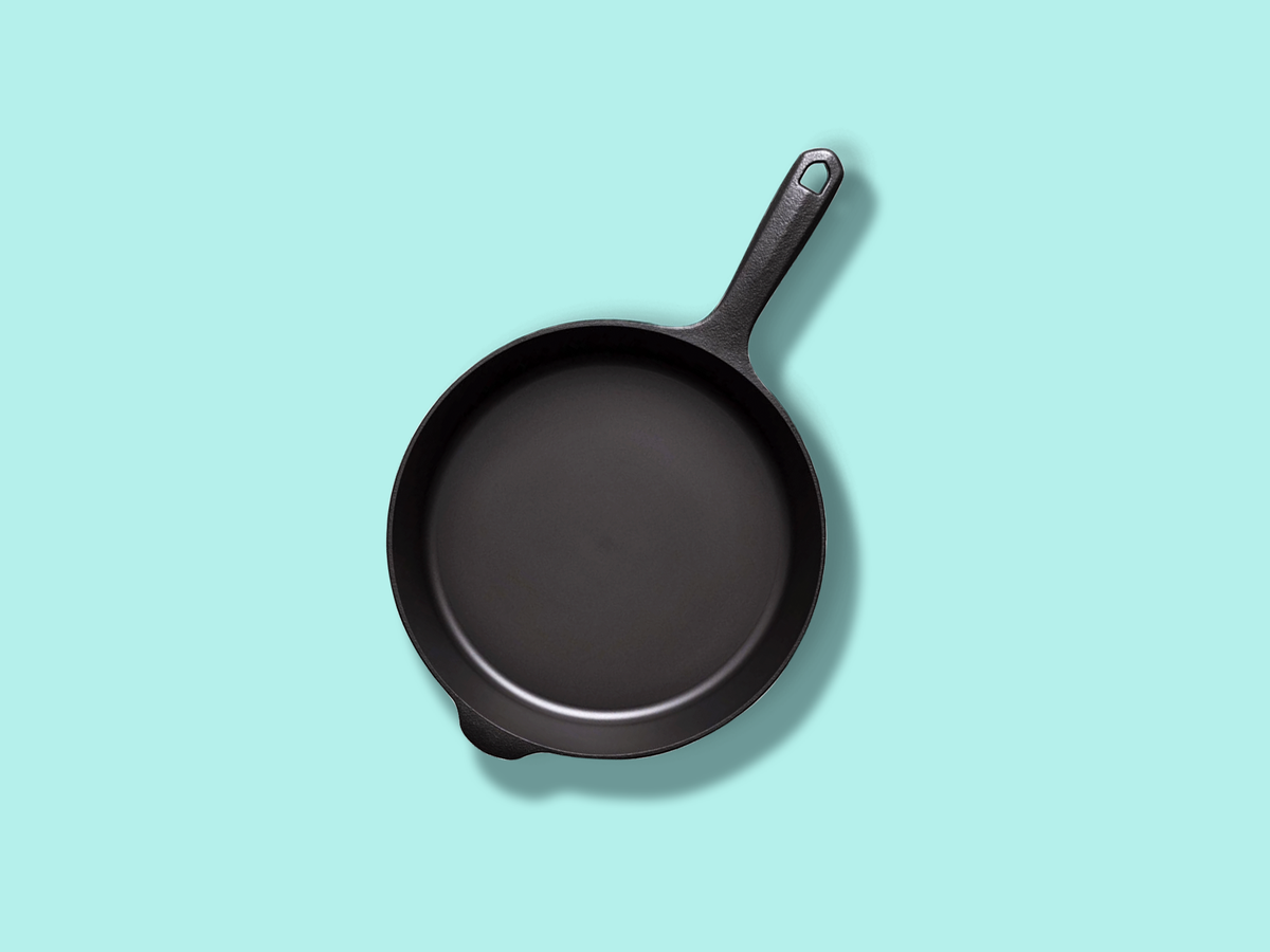 https://hips.hearstapps.com/hmg-prod/images/best-reviewed-cast-iron-skillets-of-2019-1575661432.png?crop=0.8666666666666666xw:1xh;center,top&resize=1200:*