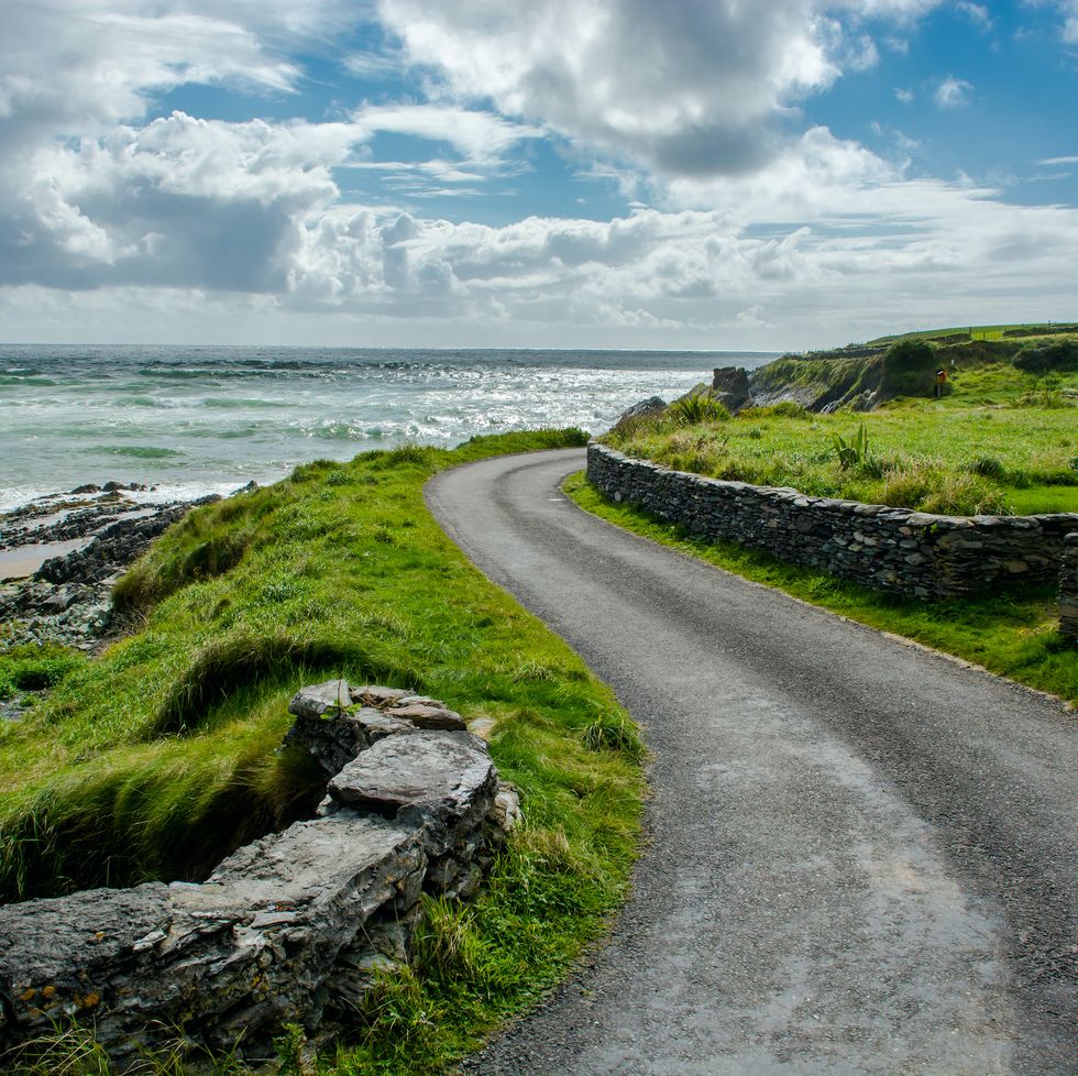 narrow coastal road in ireland