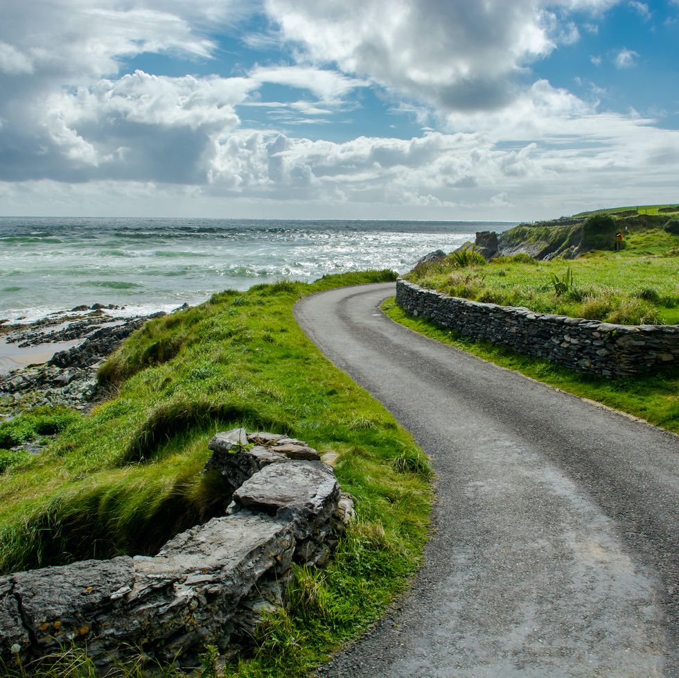 narrow coastal road in ireland