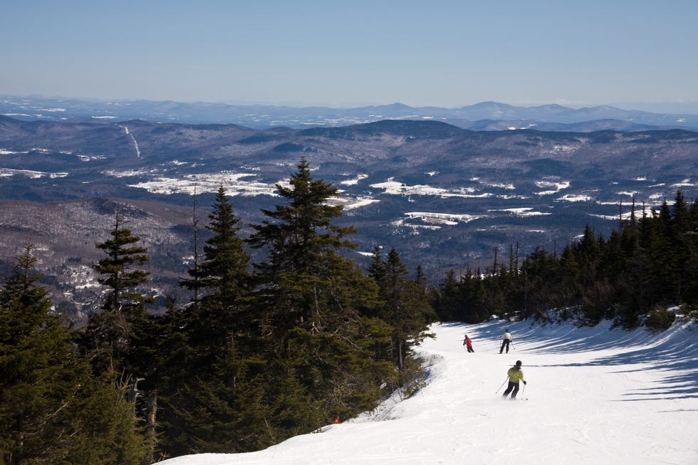 15 Best Ski Towns in the US 2024 - Top Ski Resorts in the US