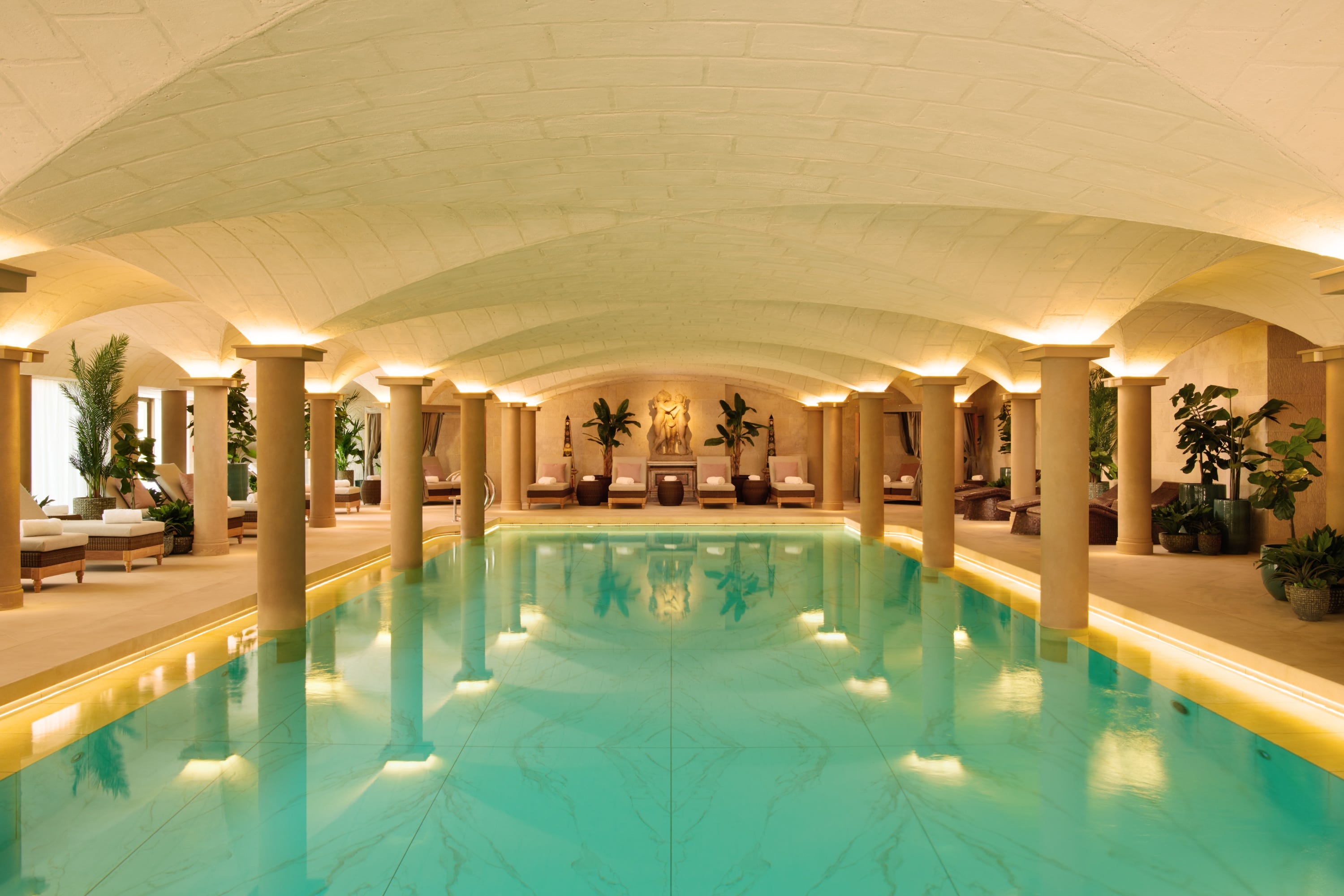 best-spa-hotels-uk-lead-1661447369.jpg?crop=0.668xw:1.00xh;0.167xw,0\u0026resize=1200:*