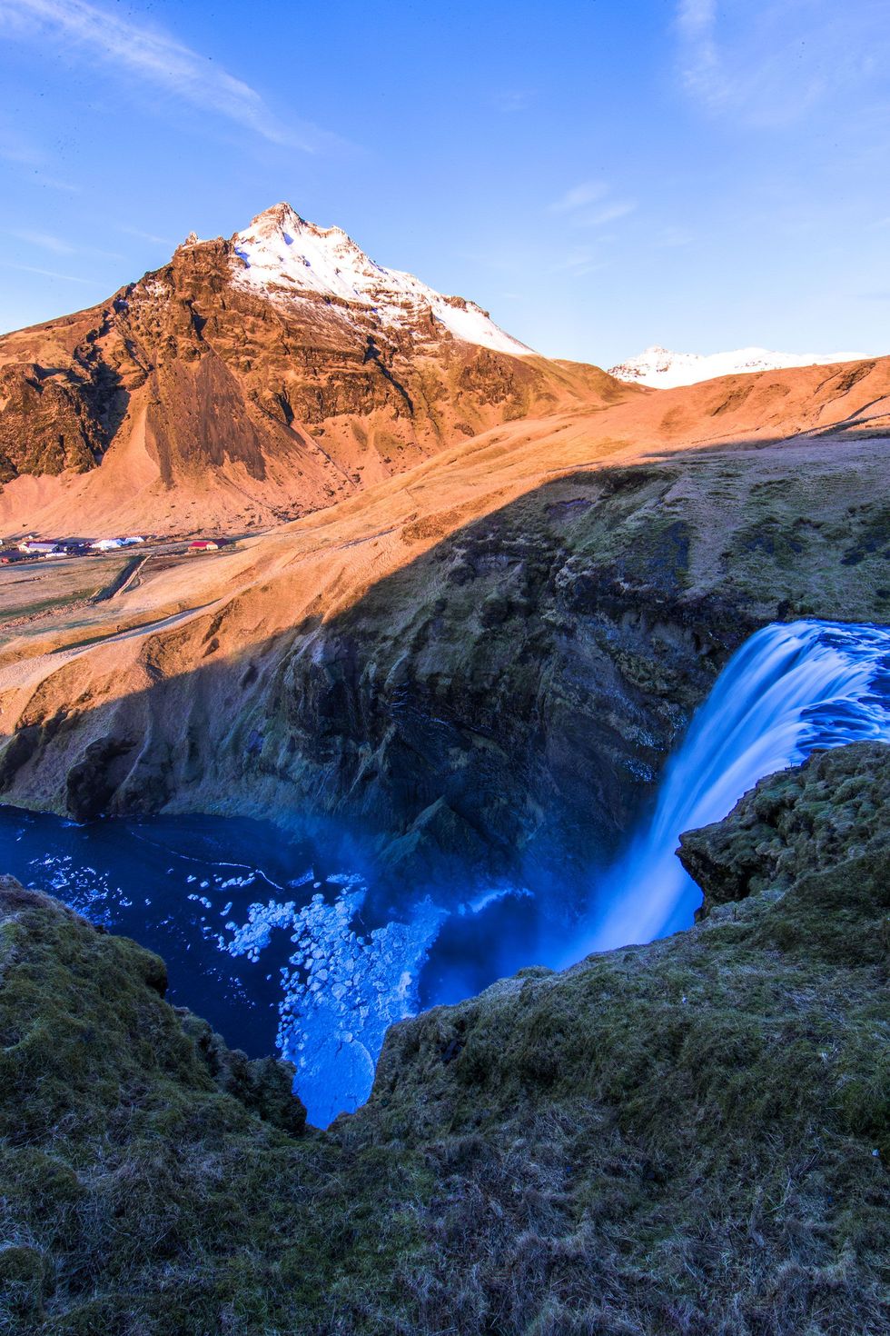 De Skgafoss is een van de bekendste watervallen van IJsland