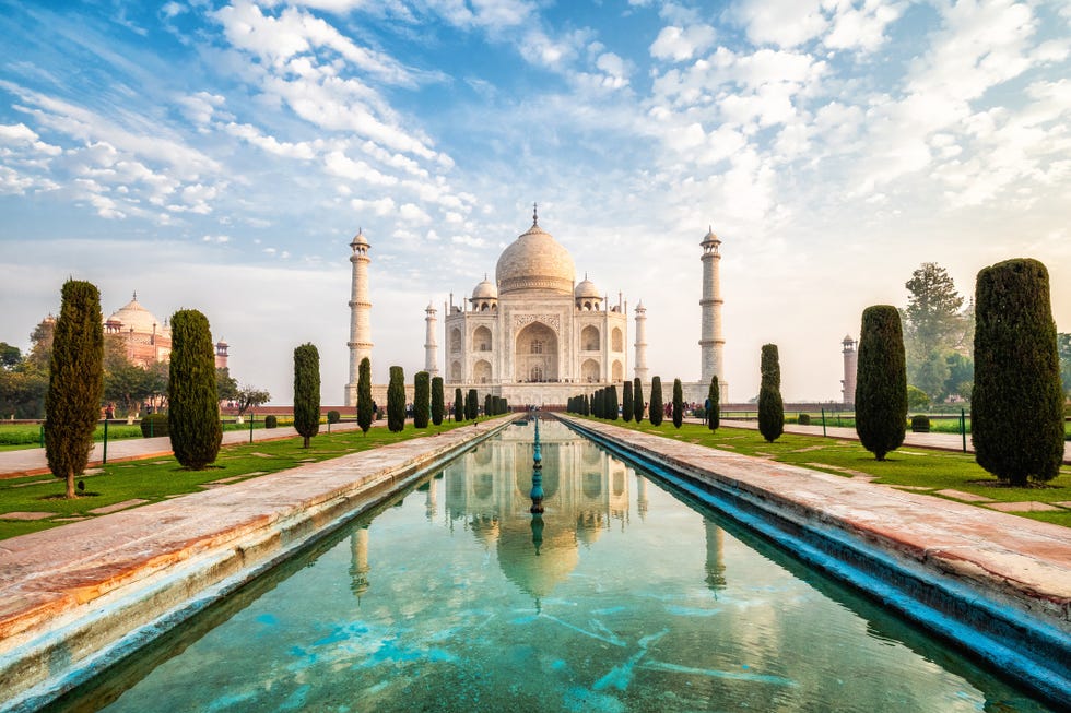 taj majal at sunrise in agra, india