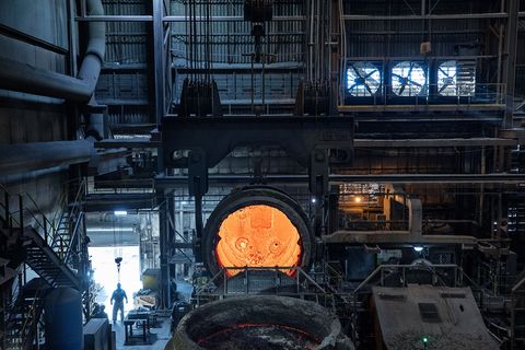 De ovens van de staalfabriek van SSAB America in Montpelier in de Amerikaanse staat Iowa zijn elektrisch Het bedrijf zegt dat ze in 2022 op hernieuwbare energie zullen branden Op dit moment is zon 7 procent van de wereldwijde CO2emissie afkomstig uit de ijzer en staalindustrie die grotendeels op steenkool draait