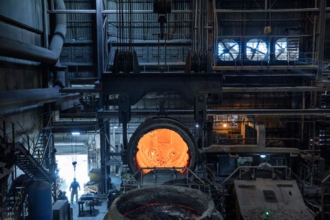 https://www.nationalgeographic.com/content/dam/science/2020/12/04/best2020/best2020-09.jpg De ovens van de staalfabriek van SSAB America in Montpelier in de Amerikaanse staat Iowa zijn elektrisch Het bedrijf zegt dat ze in 2022 op hernieuwbare energie zullen branden Op dit moment is zon 7 procent van de wereldwijde CO2emissie afkomstig uit de ijzer en staalindustrie die grotendeels op steenkool draait