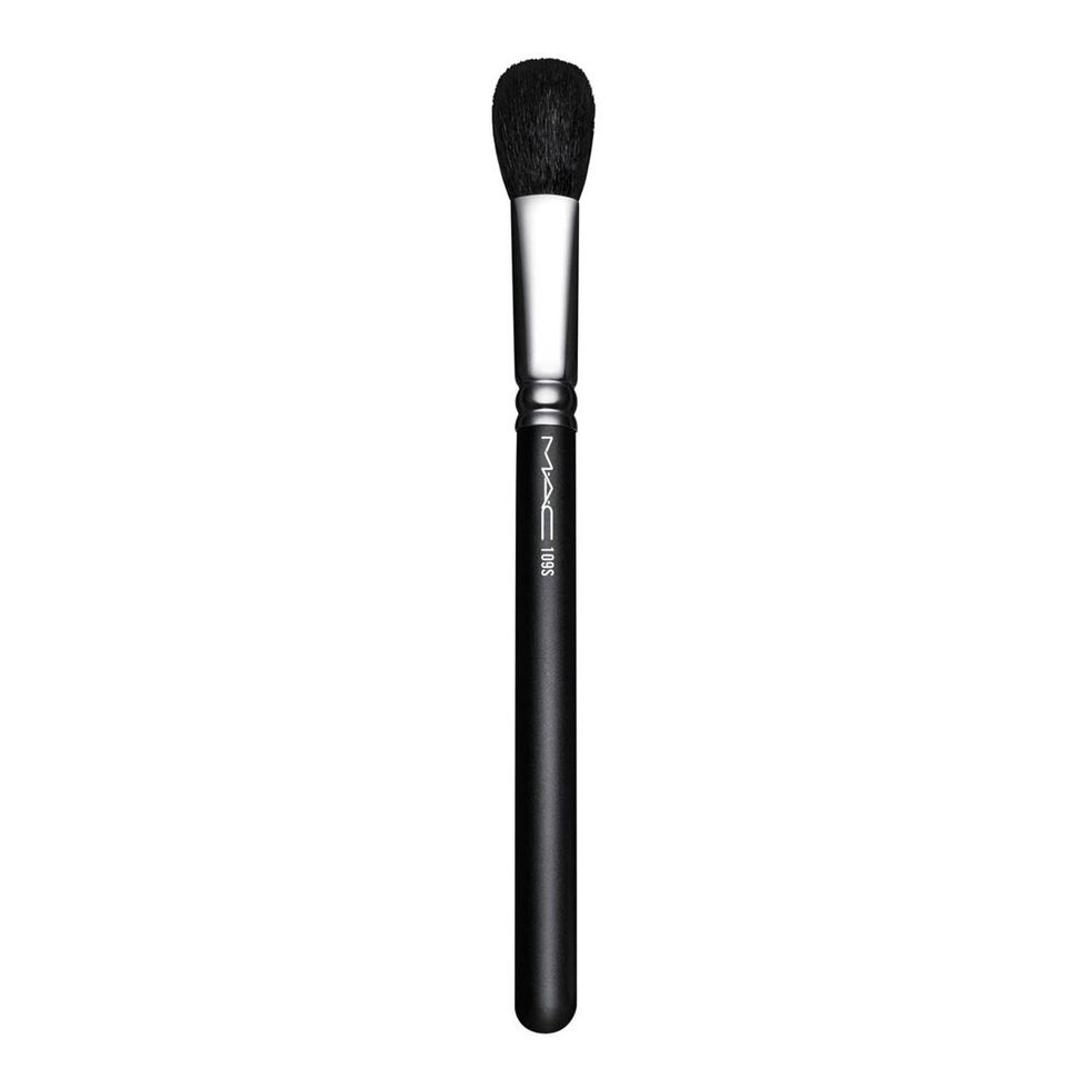 mac   109 synthetic small contour kwast