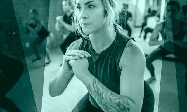 Best Workouts - Woman doing sumo squats