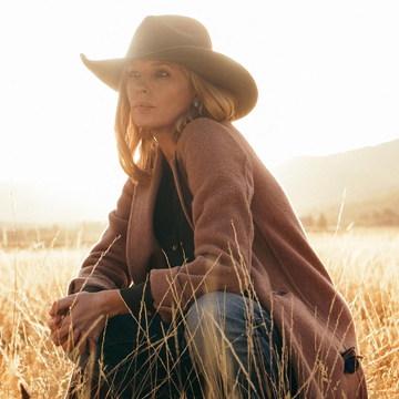 beth dutton halloween costumes - kelly reilly as beth dutton in yellowstone kelly reilly as beth dutton in yellowstone