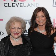 betty white and valerie bertinelli "hot in cleveland" premiere arrivals