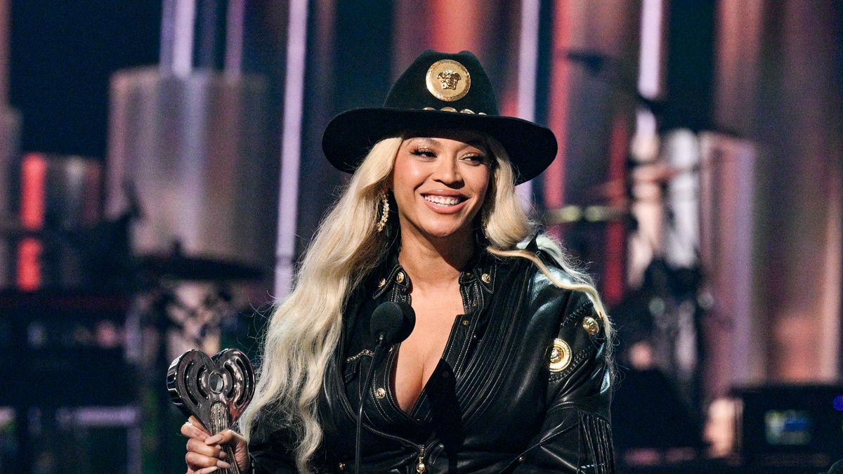 preview for Beyoncé and Blue Ivy at the premiere of Mufasa: The Lion King