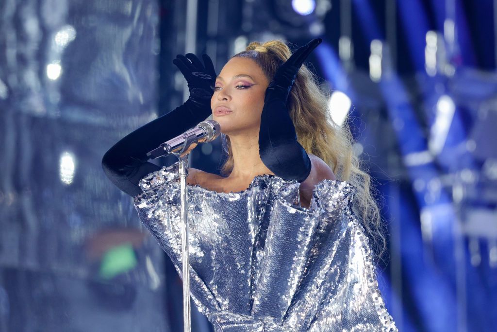 22 Best Beyoncé Gifts in 2023: Gift Ideas for Beyoncé Fans