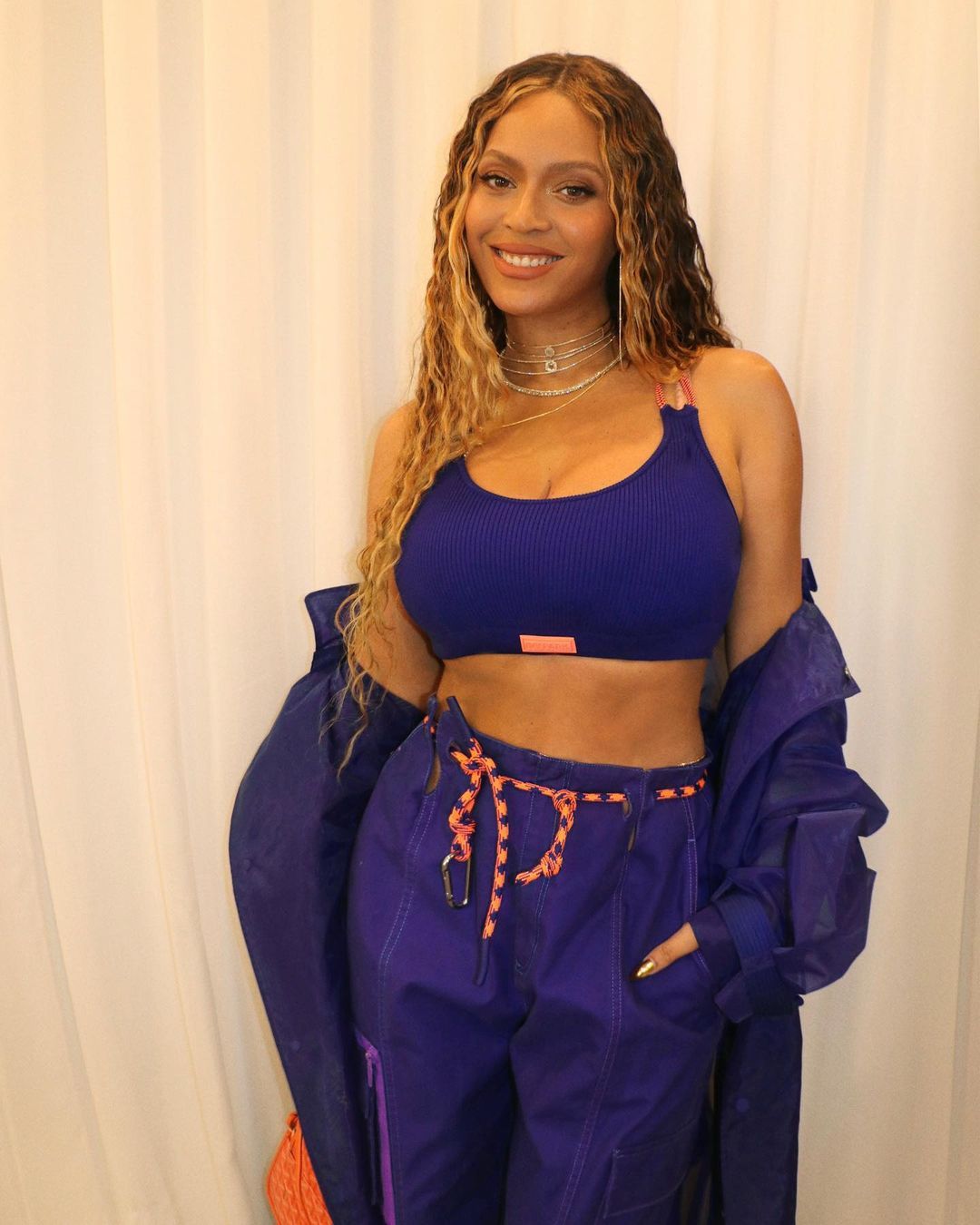 Beyoncé Shows Off Her Abs in Purple Sports Bra and Pants Set