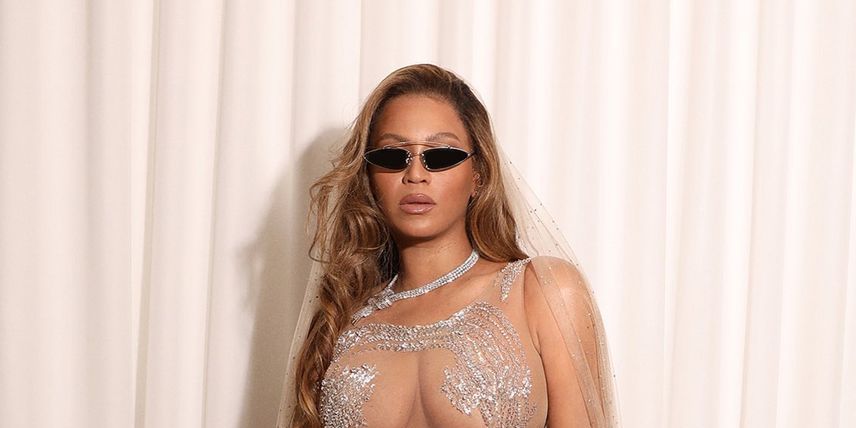 Beyonce Celebrity Porn - BeyoncÃ© Wears Bejeweled Naked Dress to Oscars 2022 After-Party