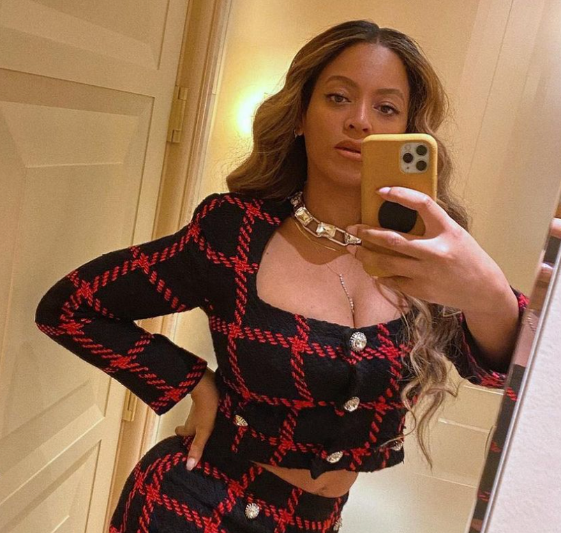 Beyoncé Wears Louis Vuitton x Supreme for a Date Night with Jay-Z—and Takes  the Instagram Selfie to the Next Level