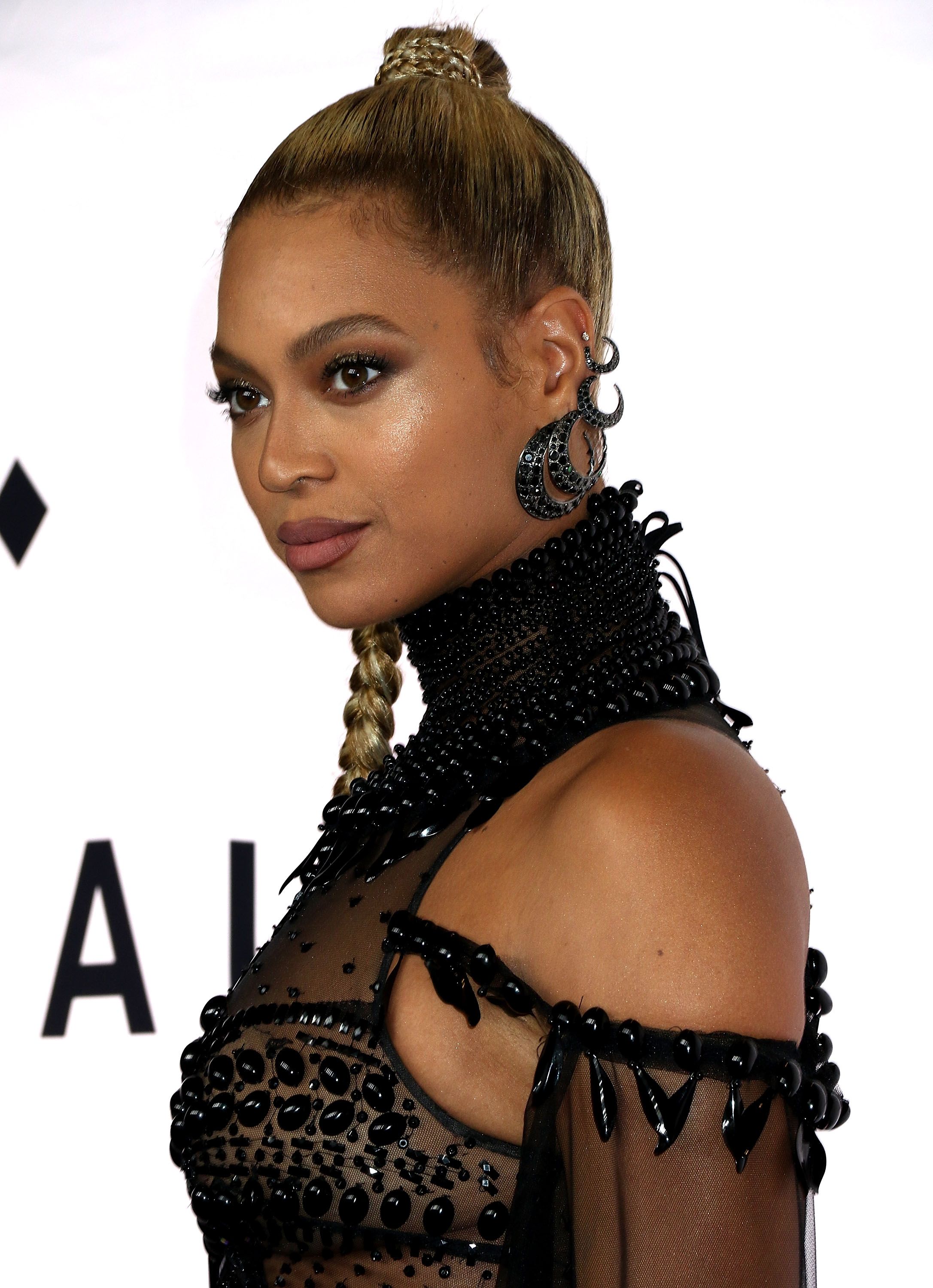 Beyonce Celebrity Porn - See BeyoncÃ©'s Little Black Dress Including Bra Cutouts and Mesh Sleeves