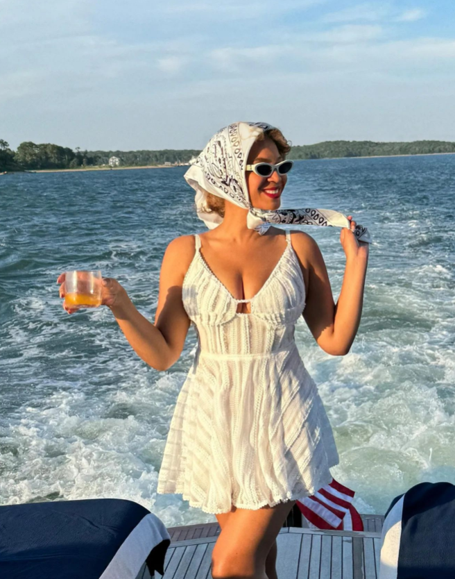 beyonce con vestido de charo ruiz