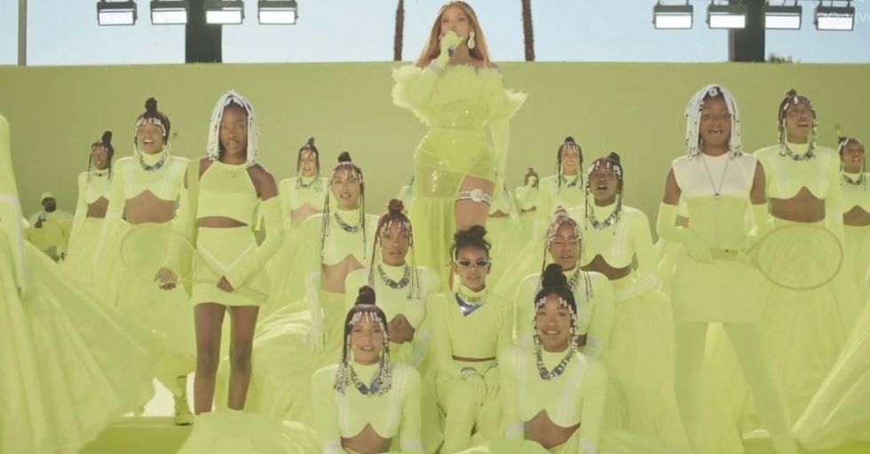 Watch Beyoncé’s Performance of “Be Alive” At The 2022 Oscars with Blue ...