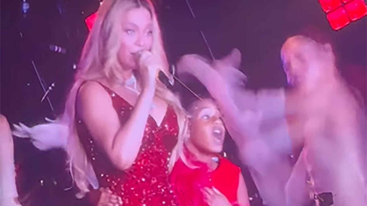 preview for "Everything is Love" for Beyoncé and Jay-Z