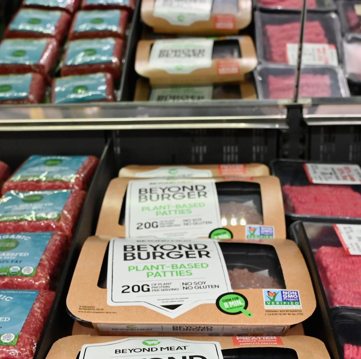 https://hips.hearstapps.com/hmg-prod/images/beyond-meat-beyond-burger-patties-made-from-plant-based-news-photo-1642800120.jpg?crop=0.442xw:0.735xh;0.274xw,0.265xh&resize=1200:*