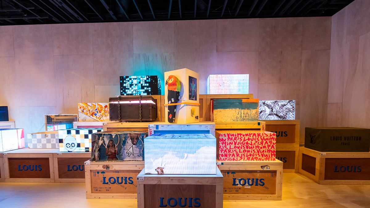 At Auction: Louis Vuitton, LOUIS VUITTON Steamer Trunk
