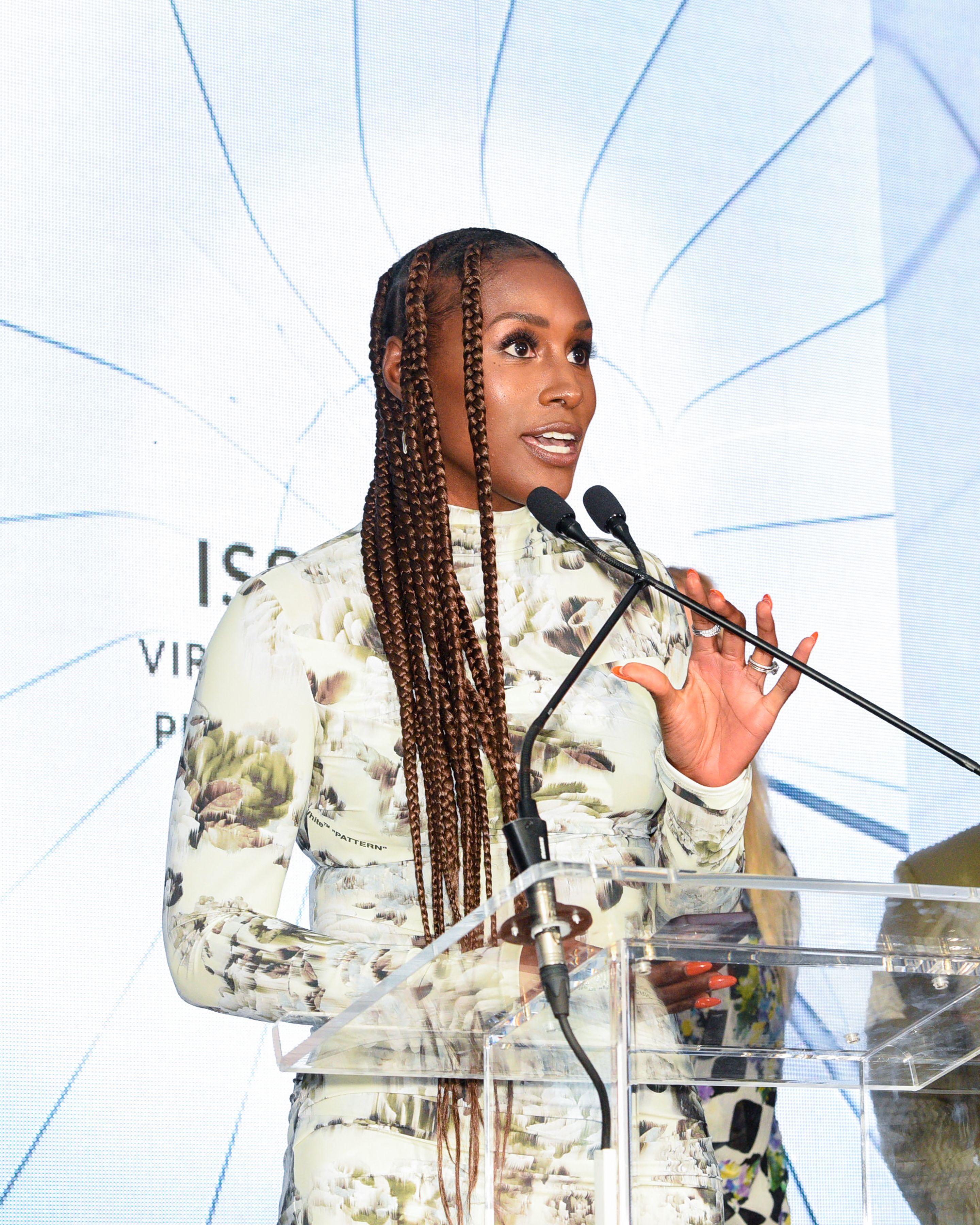 Harlem's Fashion Row Honors Issa Rae With Inaugural Virgil Abloh Award –  Latin-american-cam News