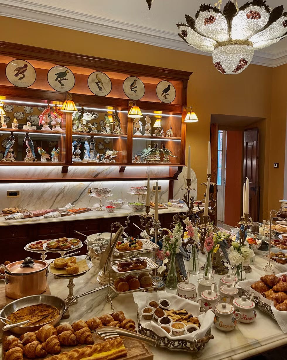 mesa de comida grande