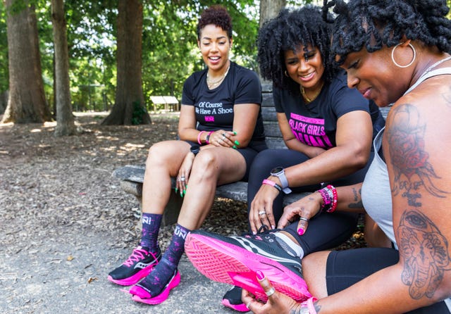 women wearing the saucony bgr endorphin speed 4