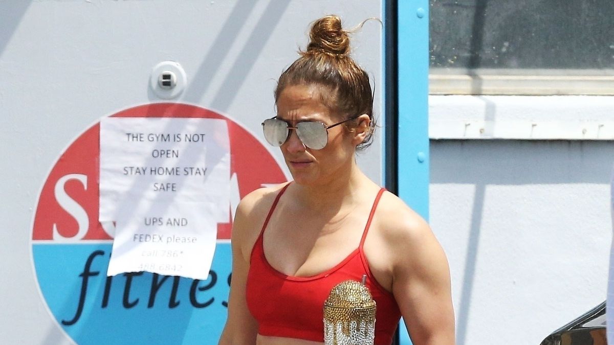 Jennifer Lopez's Abs, Workout Outfit and Nikes Will Make You