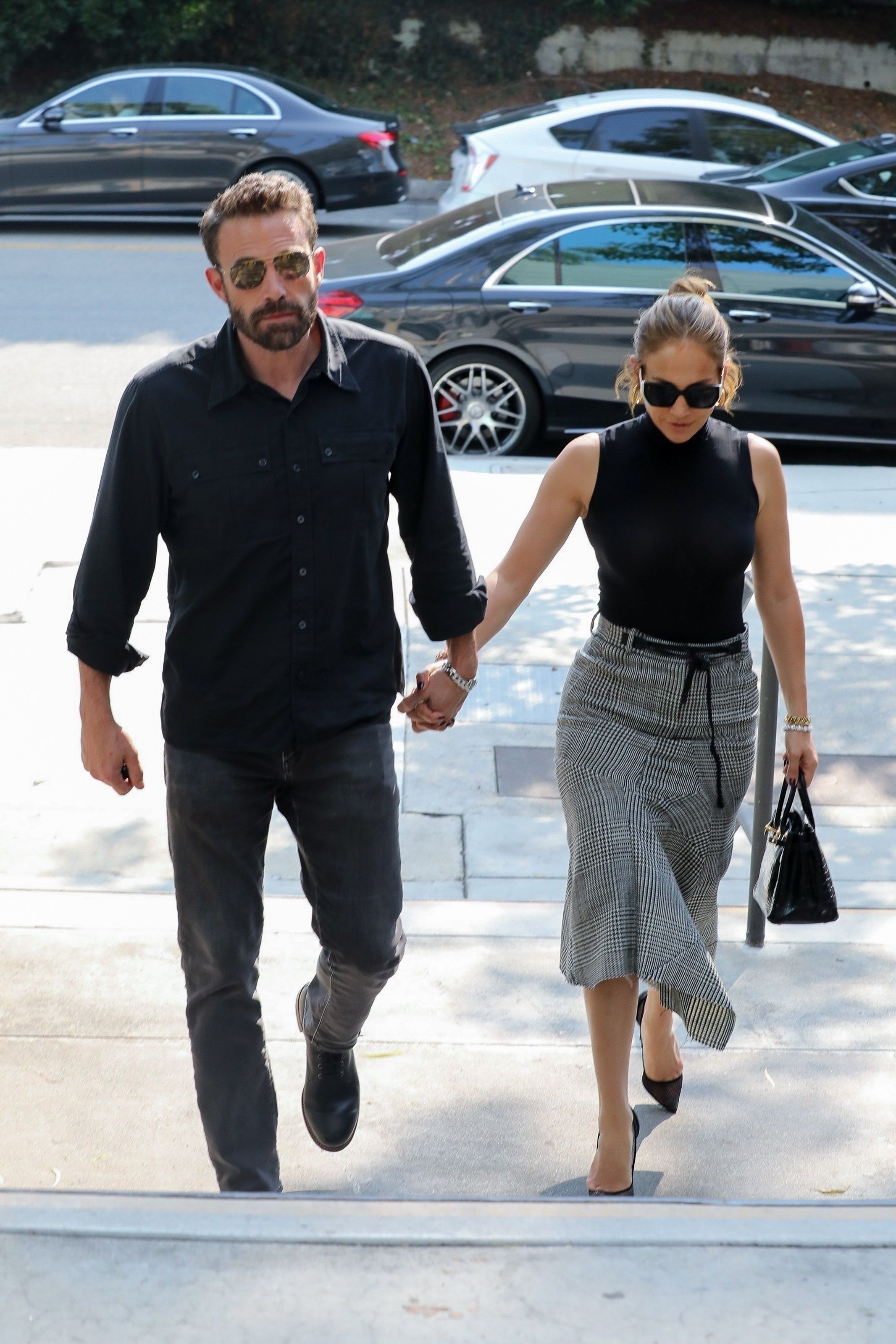 J.Lo y Ben Affleck coordinan colores y se dan la mano en la fecha de compras