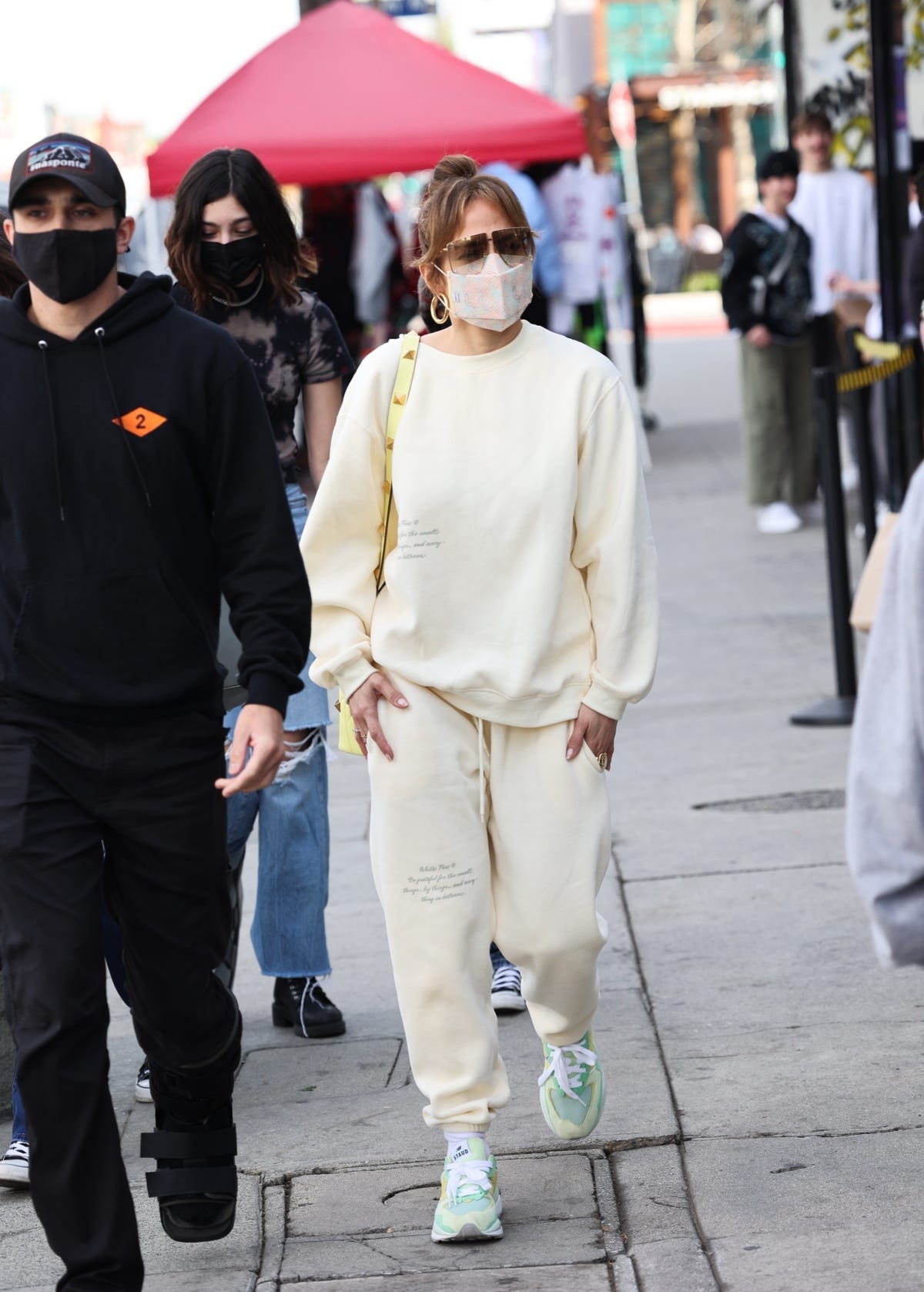 Sweatsuit Street Style: See Pics Of The Celebrity Trend – Hollywood Life