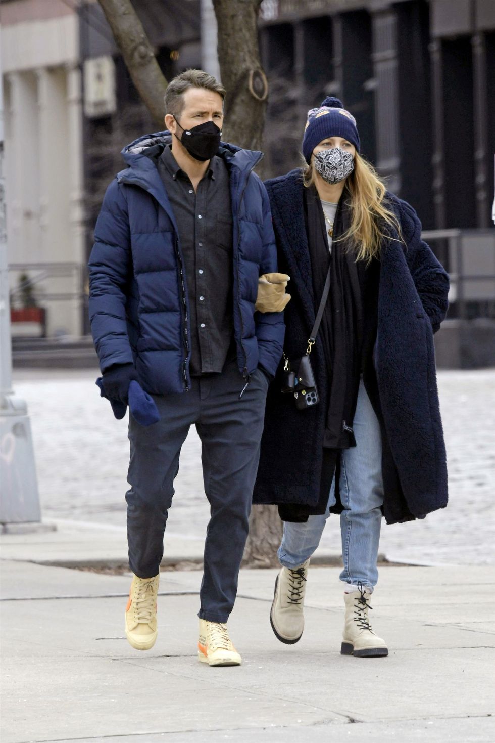 new york, ny    blake lively wears a teddy bear fur coat, faded jeans and boots while holding on to ryan reynolds on a romantic walk in tribeca new york citypictured blake lively, ryan reynoldsbackgrid usa 24 january 2022 byline must read backgridusa 1 310 798 9111  usasalesbackgridcomuk 44 208 344 2007  uksalesbackgridcomuk clients   pictures containing childrenplease pixelate face prior to publication