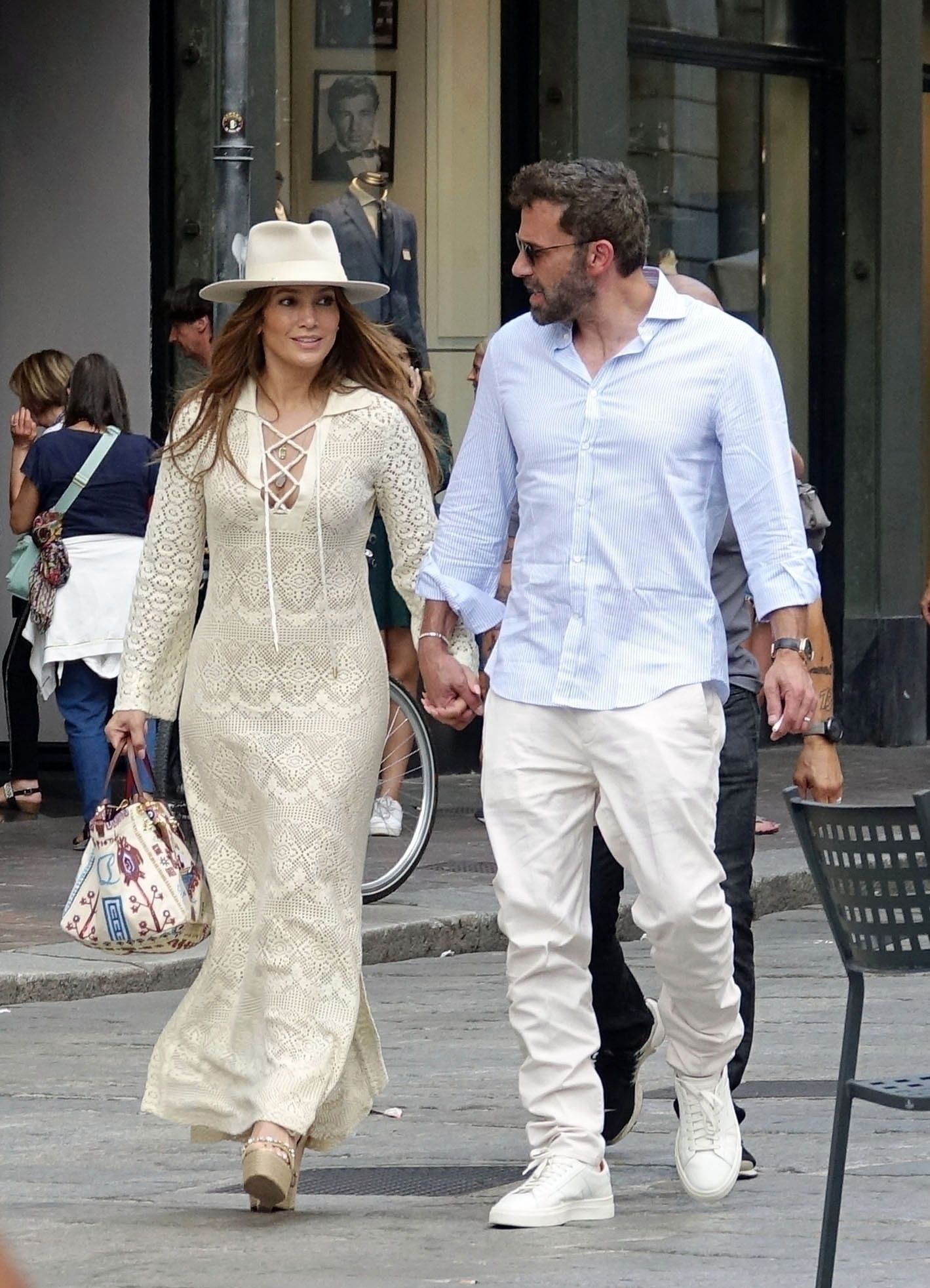 Jennifer Lopez and Ben Affleck Feed Each Other During Romantic Italian Honeymoon photo pic